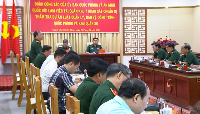 ỦY BAN QUỐC PHÒNG VÀ AN NINH KHẢO SÁT VỀ QUẢN LÝ, BẢO VỆ CÔNG TRÌNH QUỐC PHÒNG VÀ KHU QUÂN SỰ TẠI QUÂN KHU 7